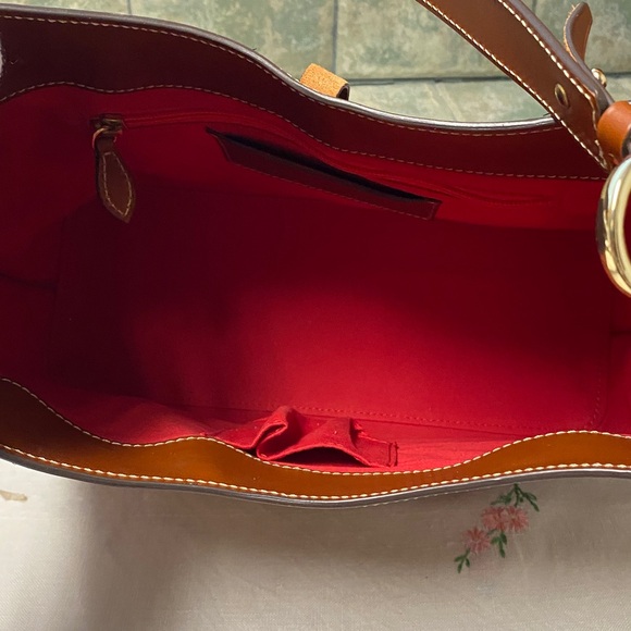 Dooney & Bourke Alto ShoulderBag 13” x 11” x 5.5” & Dust-bag pre-owned - Picture 4 of 13